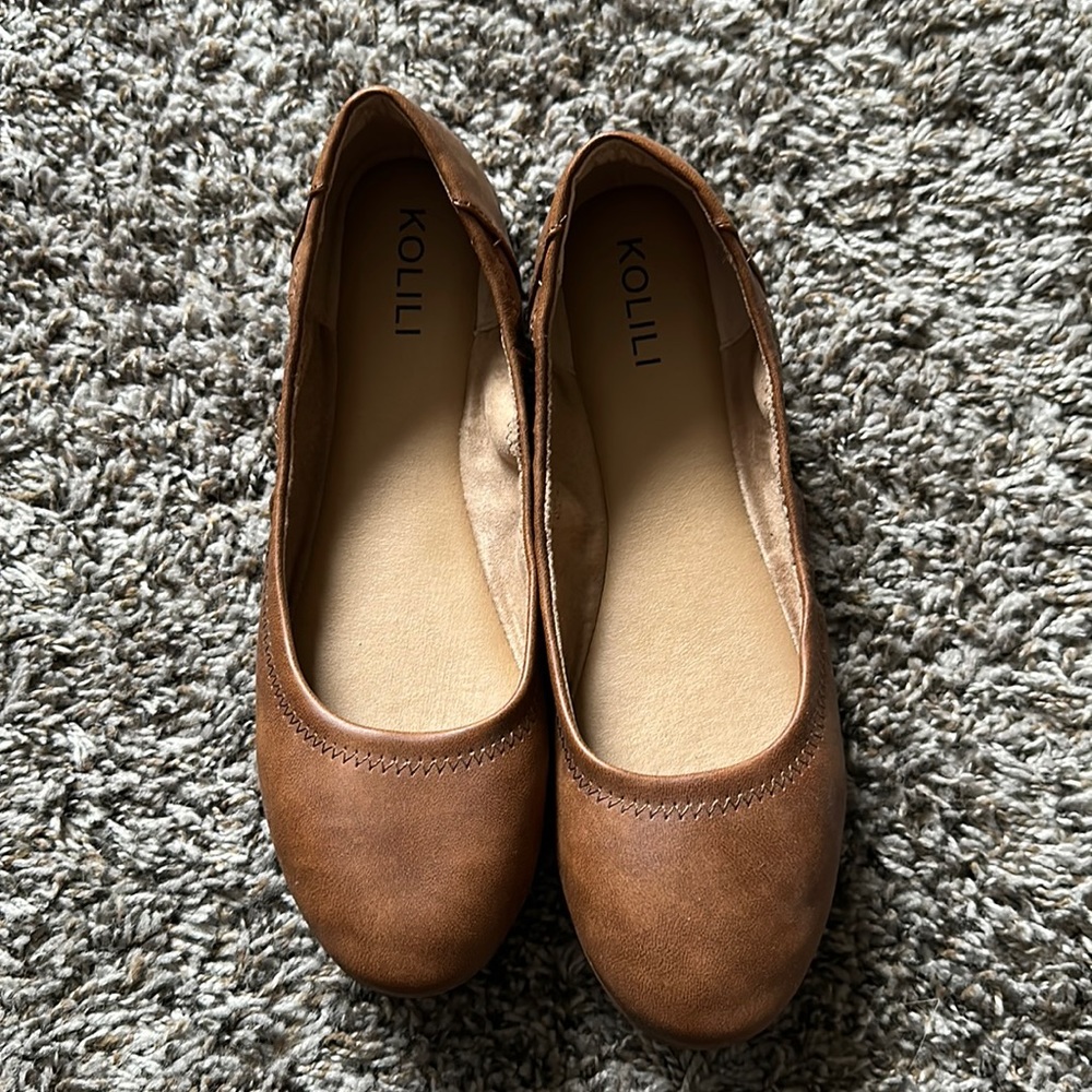 Women’s 8.5 brown flats